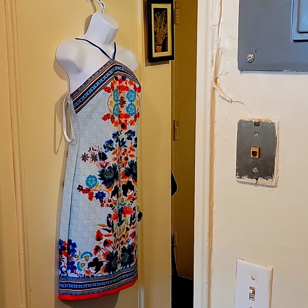New with tags BISOU BISOU tropical halter body con dress, size 8, back zipper.